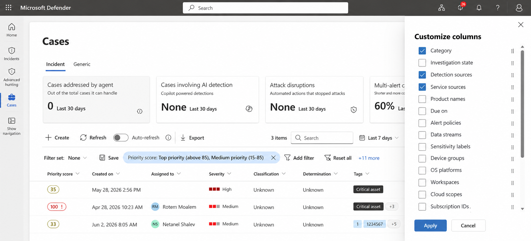 Screenshot showing the Customize columns pane for incident cases in the Microsoft Defender portal.