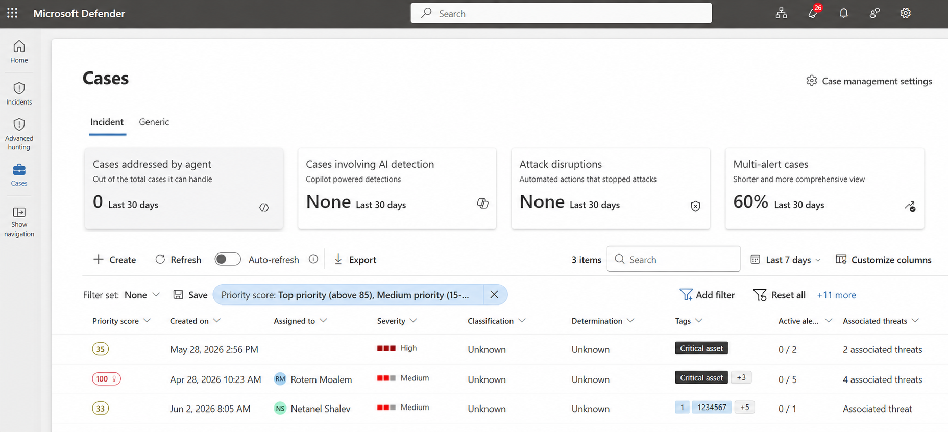 Screenshot showing incident cases in the Microsoft Defender portal with the Priority score column and priority score filter highlighted.