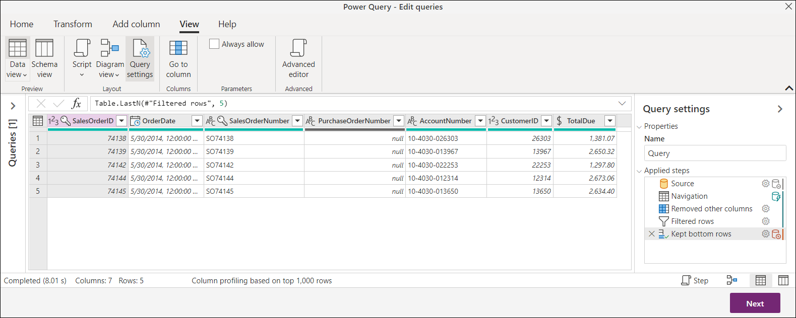 Sample query with query folding indicators enabled.