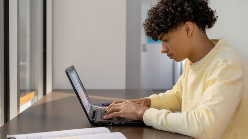 Image of a student using Windows 11 on a computer