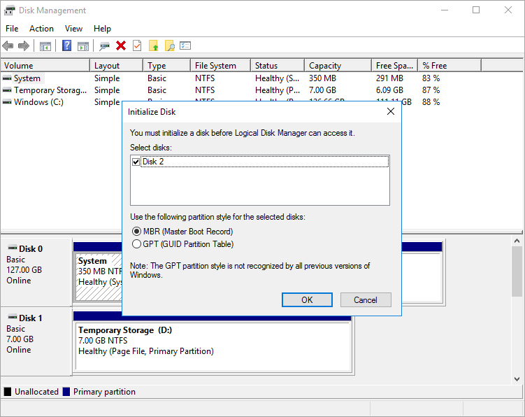 Screenshot showing the Disk Management tool warning about an uninitialized data disk in the VM.