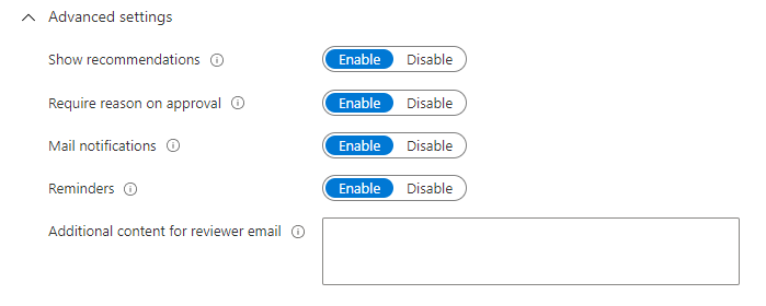 Captura de pantalla de la configuración avanzada para mostrar recomendaciones, requerir el motivo de la aprobación, notificaciones por correo y recordatorios.
