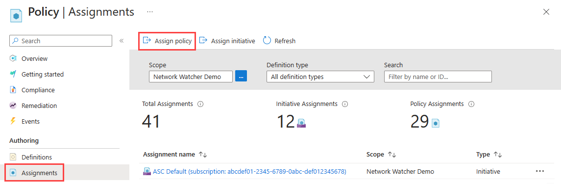Captura de pantalla en la que se selecciona el botón para asignar una directiva en Azure Portal.