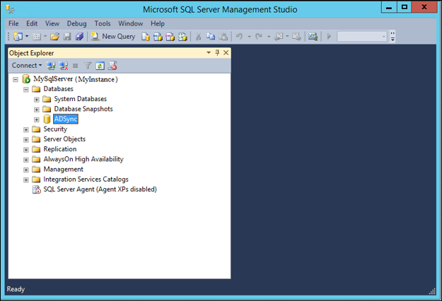 Captura de pantalla que muestra Microsoft SQL Server Management Studio. ADSync está seleccionado.
