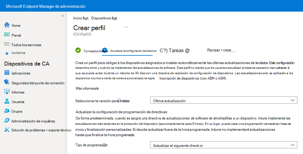 Captura de pantalla que muestra la configuración de la directiva de actualización de software de ejemplo en Microsoft Intune.