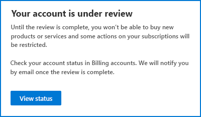 Captura de pantalla del aviso de revisión de la cuenta en la página de finalización de la compra.