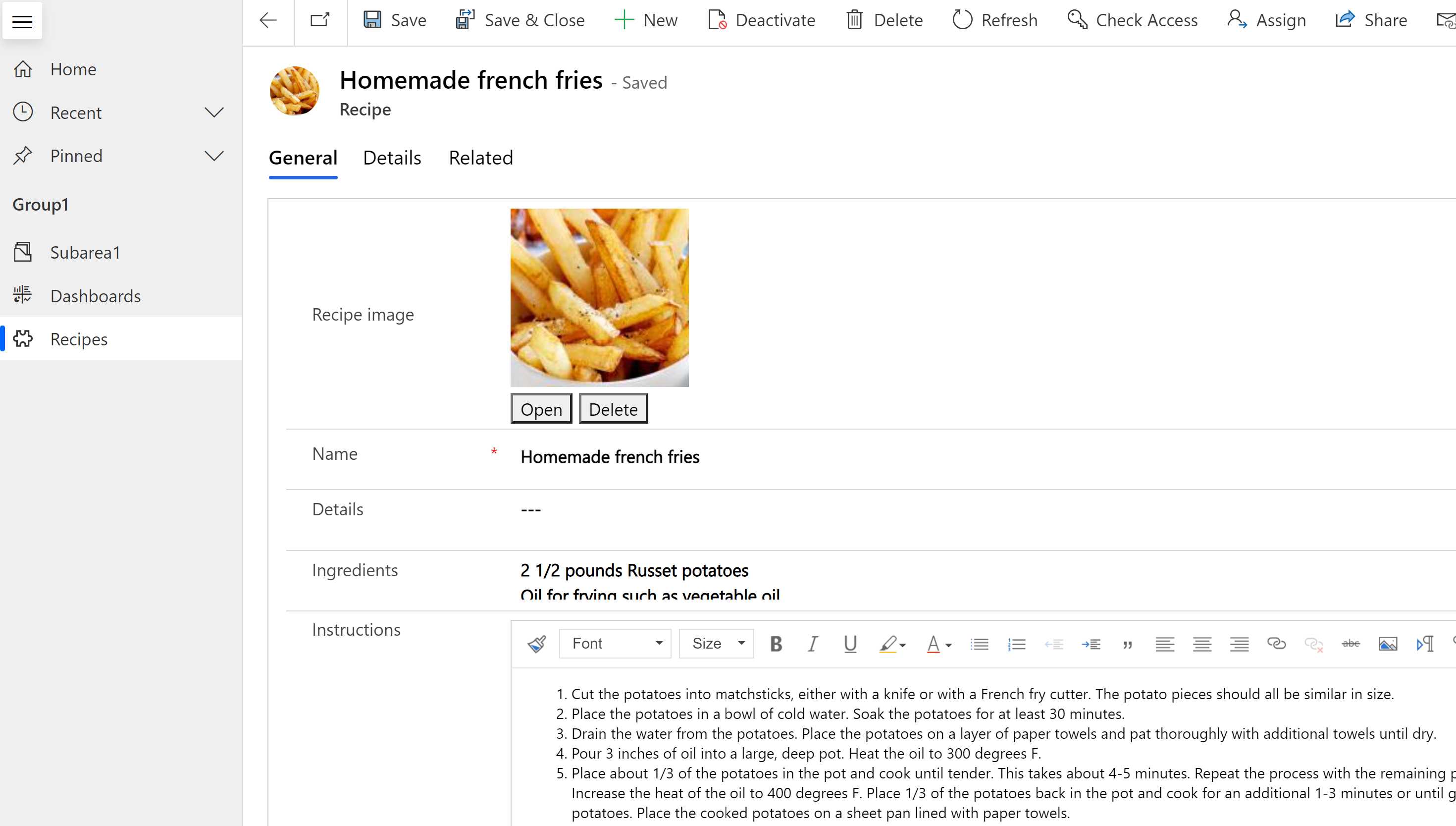 Formulario en tiempo de ejecución con imagen principal de patatas fritas mostrada en un registro de la tabla de recetas