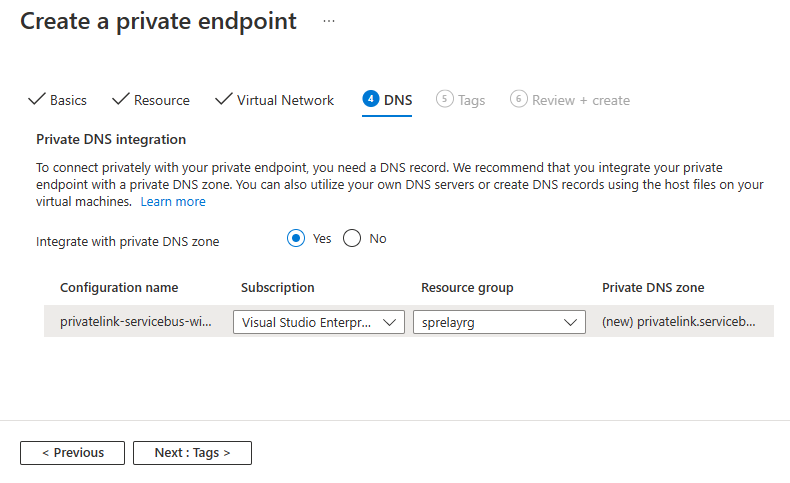 Captura de pantalla que muestra la página DNS del asistente para crear un punto final privado.