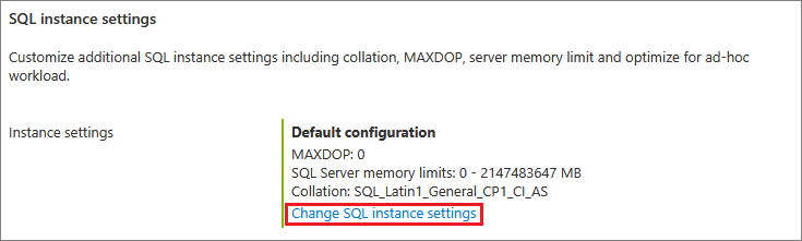 Captura de pantalla de Azure Portal que muestra las opciones de configuración de instancia de SQL Server y el botón para cambiarlas.