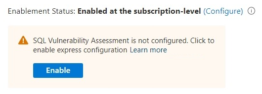 Captura de pantalla del aviso para habilitar la configuración rápida de evaluación de vulnerabilidades en la configuración de Defender for Cloud para un servidor SQL Server.