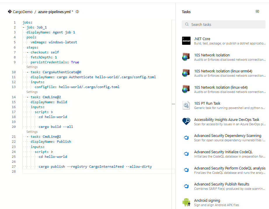 Captura de pantalla que muestra cómo usar el Asistente para tareas en canalizaciones DE YAML.