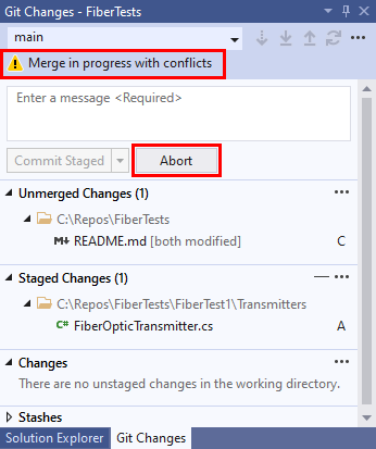 Captura de pantalla del mensaje de conflicto de fusión mediante combinación en la ventana Repositorio de Git de Visual Studio 2019.