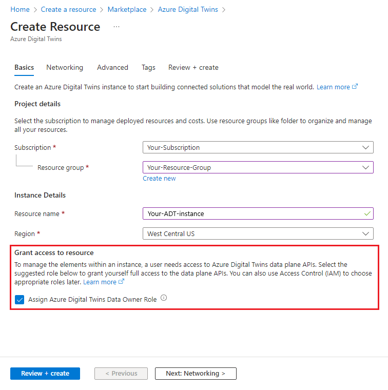 Captura de pantalla del proceso Crear recurso para Azure Digital Twins en Azure Portal. La casilla situada debajo de Conceder acceso al recurso está resaltada.