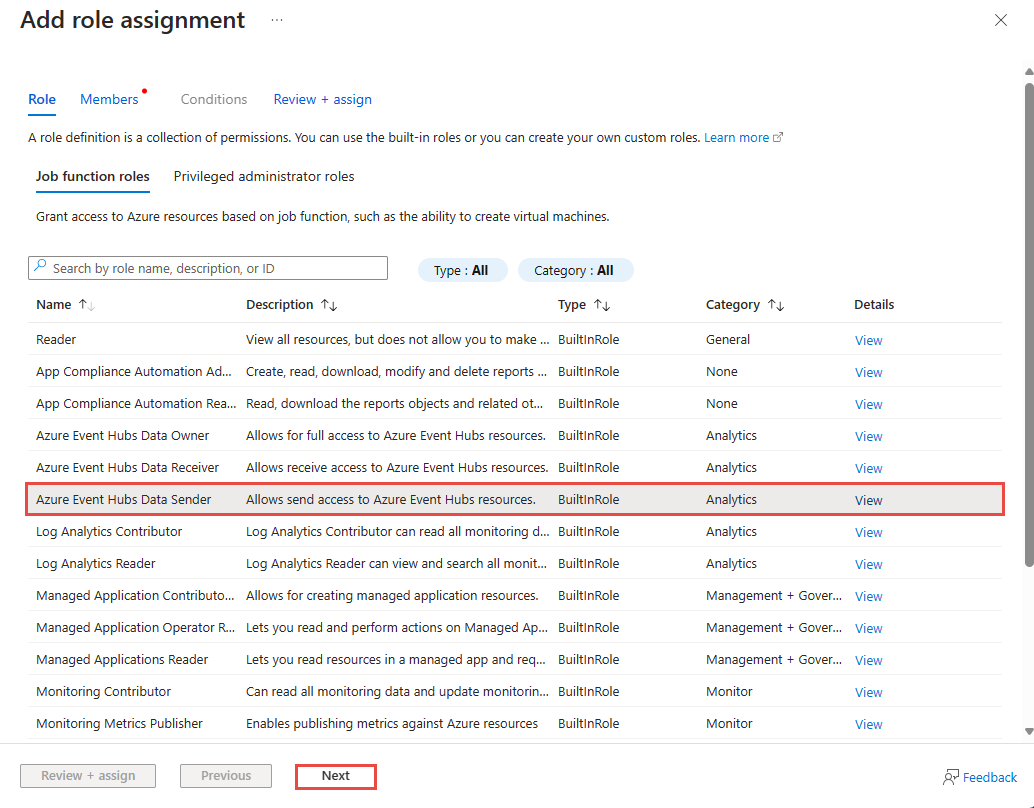 Captura de pantalla que muestra la página Agregar asignación de roles con el remitente de datos de Azure Event Hubs seleccionado.