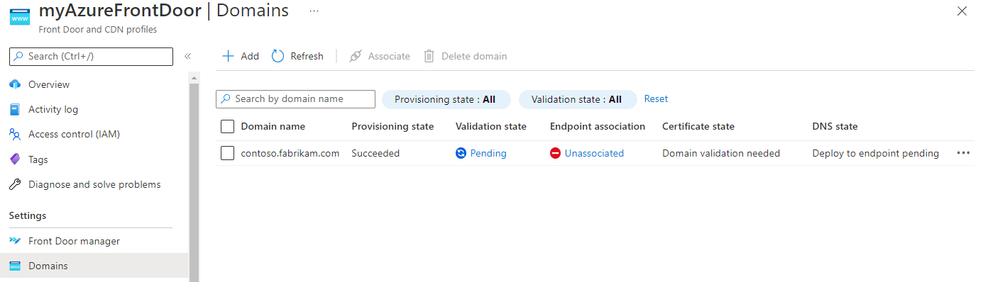 Captura de pantalla en la que se muestra el estado de validación del dominio como Pendiente.
