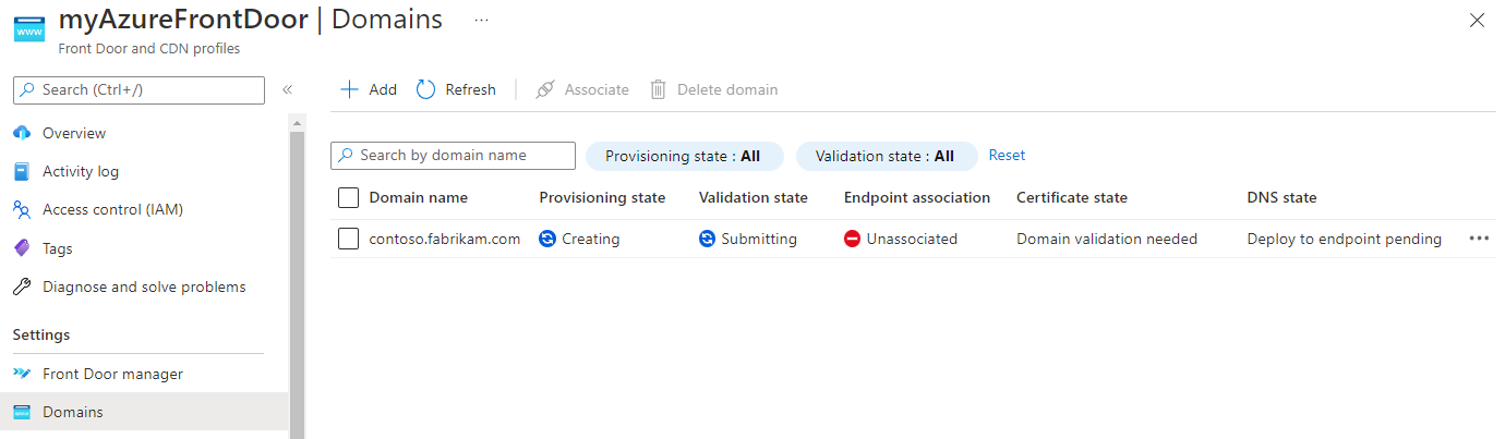 Captura de pantalla en la que se muestra el estado de validación del dominio como Envío en curso.