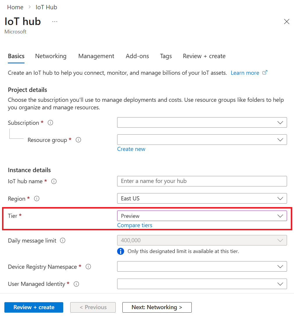 Screenshot que muestra cómo crear un centro de IoT en el portal de Azure.