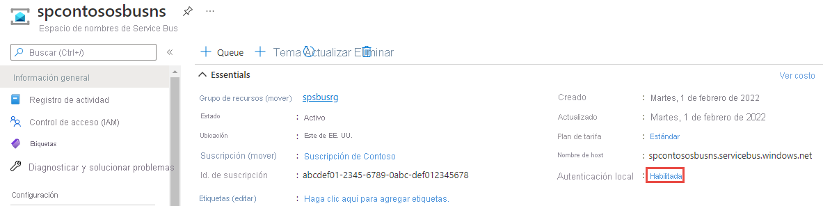 Recorte de pantalla que muestra la página de Información general de un espacio de nombres de Service Bus con la Autenticación local establecida en Habilitada.