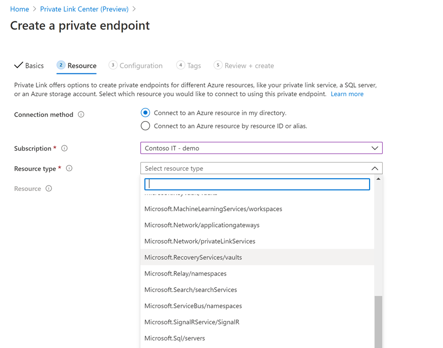 Muestra la pestaña Recurso, los campos de tipo de recurso, recurso y subrecurso de destino para la vinculación a un punto de conexión privado en Azure Portal.