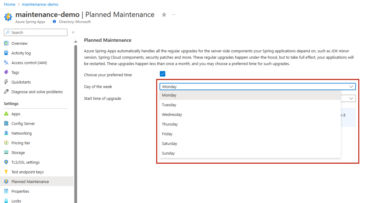Captura de pantalla de Azure Portal que muestra la página Mantenimiento planeado con la opción Día de la semana resaltada.