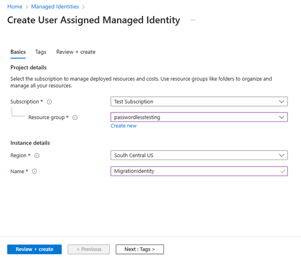 Captura de pantalla que muestra cómo crear una identidad administrada asignada por el usuario.