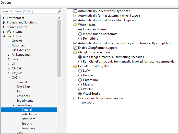 Captura de pantalla del panel Opciones con Editor de texto > C/C y más > Formato > General seleccionado. En el panel derecho aparecen las opciones ClangFormat.