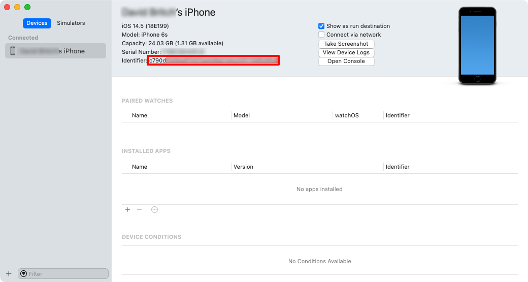 La ventana del simulador y los dispositivos de Xcode con la ubicación de la cadena del identificador de iOS resaltada.