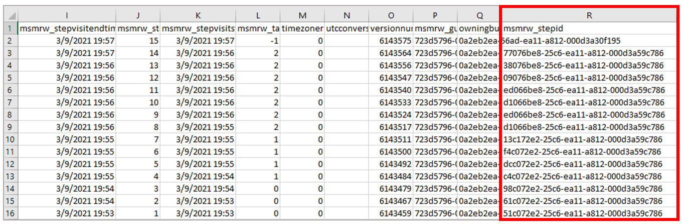 Hoja de cálculo de Excel descargada con la columna R, que muestra la lista de id. de paso, seleccionada.