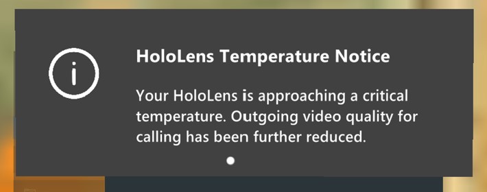 Captura de pantalla de mensaje de HoloLens que muestra que el dispositivo sigue recalentándose
