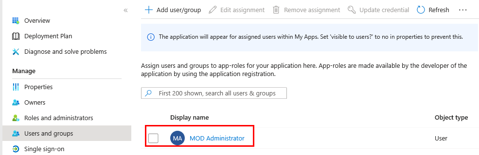 Captura de pantalla de la página usuarios y grupos en el Centro de administración de Microsoft Entra en la que se muestran los usuarios asignados.