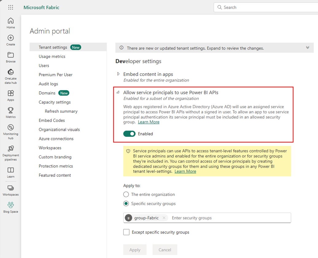 Captura de pantalla que muestra el portal de administración de Power BI con la opción Permitir entidades de servicio a los usuarios de APIs de Power BI expandida y habilitada.