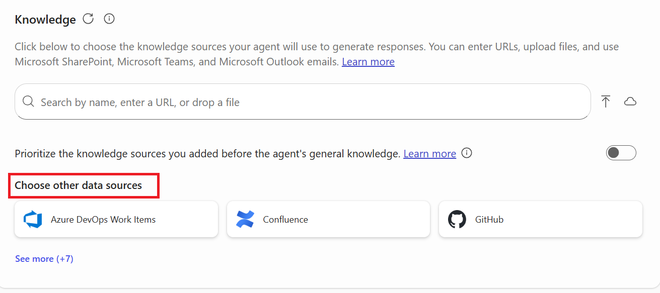 Captura de pantalla de la sección Conocimientos de la pestaña Configurar con Elegir otros orígenes de datos resaltados y se muestran varios conectores de Copilot.