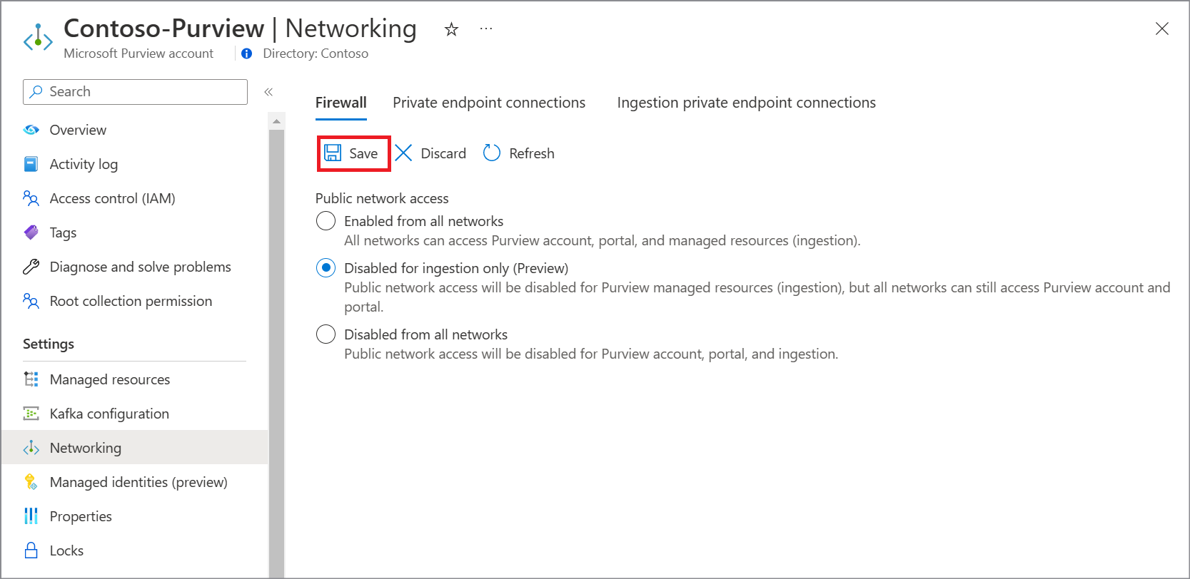 Captura de pantalla que muestra la página de firewall de la cuenta de Purview y selecciona Guardar en el Azure Portal.
