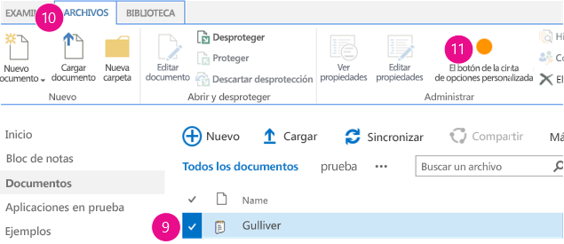 Una biblioteca de documentos con un documento seleccionado, la pestaña Archivo abierta en la cinta de opciones y el botón personalizado en la cinta de opciones.