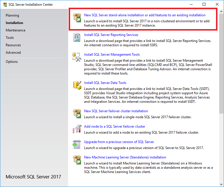 Captura de pantalla en la que se muestra la opción para crear una instalación independiente de SQL Server o agregar características a una instalación existente.