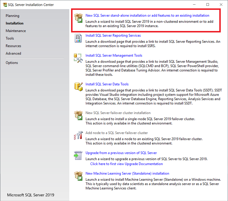 Captura de pantalla en la que se muestra la opción para usar una instalación independiente de SQL Server nueva o agregar características a una instalación existente.