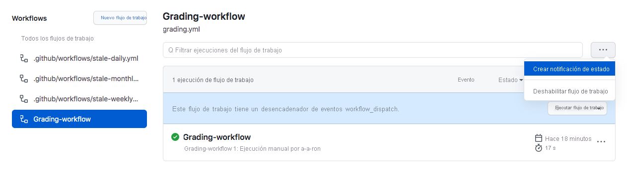 Captura de pantalla que muestra la opción de crear un distintivo de estado desde la sección flujos de trabajo de GitHub.