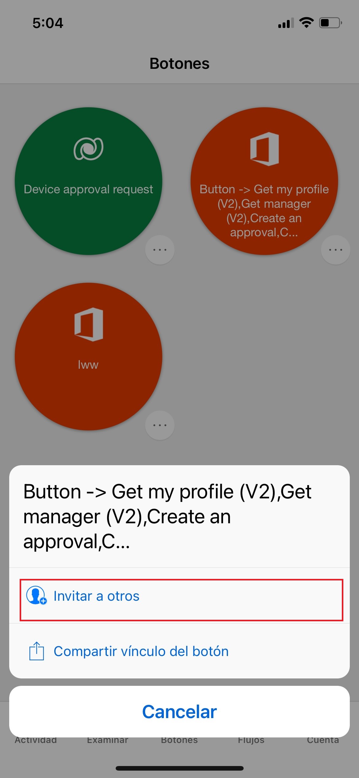 Captura de pantalla de la pestaña Botones con el menú del botón que muestra las opciones Invitar a otros usuarios y Compartir vínculos del botón. La opción Invitar a otros usuarios está resaltada.