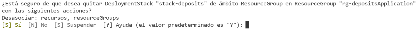 Una captura de pantalla que muestra una confirmación de comandos para eliminar el conjunto de implementaciones mediante Azure PowerShell.