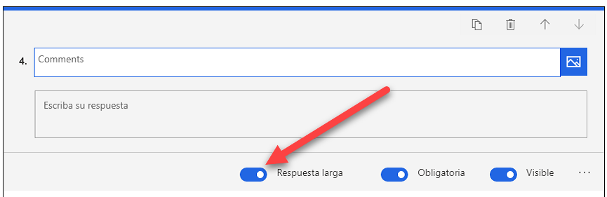 Se ha introducido Comentarios en la cuarta pregunta y una flecha señala a la opción Respuesta larga, que está activada.