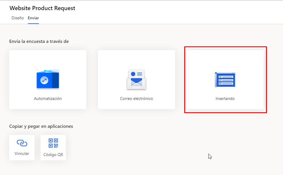 En la pestaña Enviar de la encuesta Solicitud de producto del sitio web, en Elegir cómo enviar la encuesta, la opción Insertar aparece resaltada.