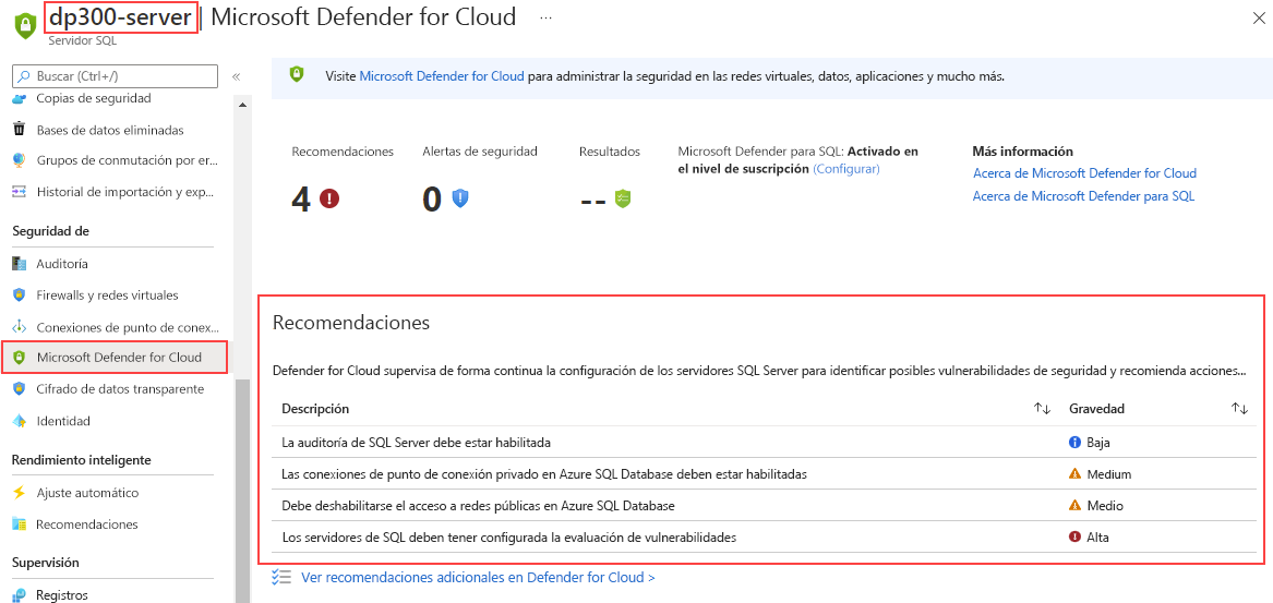 Captura de pantalla de las recomendaciones de Microsoft&nbsp;Defender para SQL a nivel de servidor.