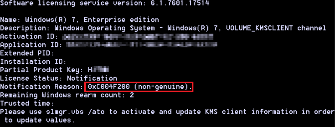 Captura de pantalla de la salida del comando, que notifica 0xC004F200 de error.