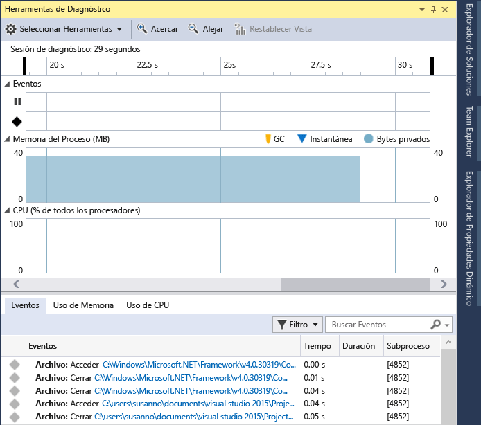 Captura de pantalla de la ventana Herramientas de diagnóstico en el depurador de Visual Studio, en la que se muestra la escala de tiempo y los gráficos del uso de memoria y de CPU.