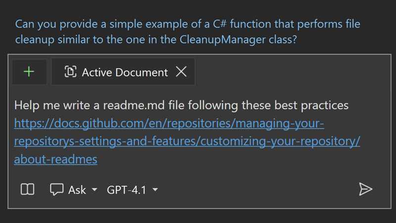 Captura de pantalla del chat de Copilot en la que se muestra un mensaje que solicita ayuda para escribir un archivo readme.md con una dirección URL de GitHub pegada como referencia