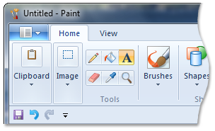 captura de pantalla de la barra de herramientas de acceso rápido acoplada debajo de la cinta de opciones.