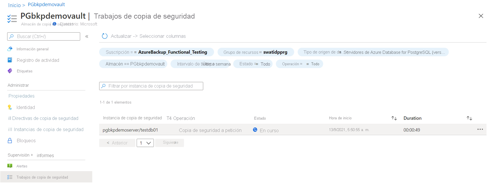 Captura de pantalla que muestra un trabajo desencadenado con seguimiento en el panel para trabajos de copia de seguridad.