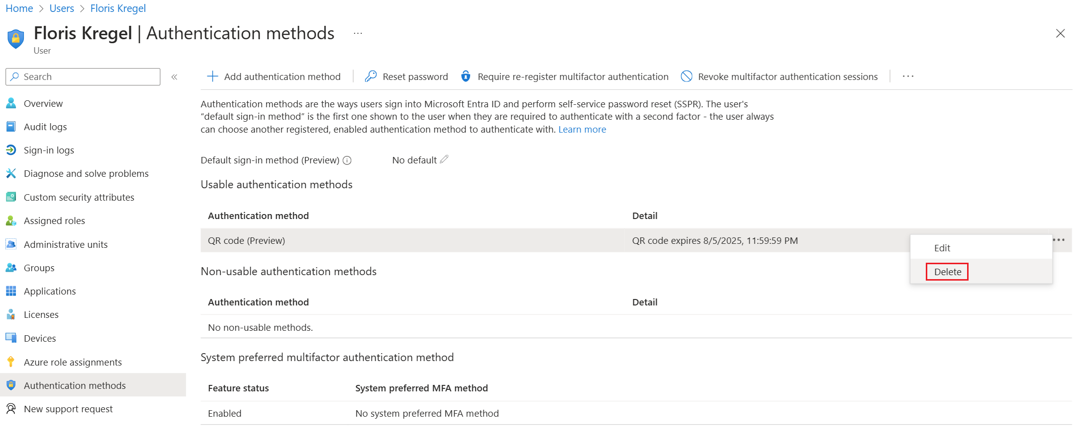 Captura de pantalla que muestra cómo eliminar el método de autenticación de código QR para un usuario en el Centro de administración de Microsoft Entra.