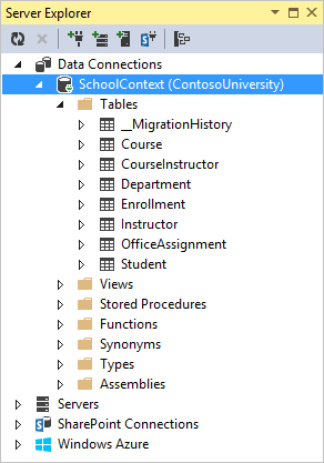 Captura de pantalla que muestra la ventana Explorador de servidores. La carpeta Tables en School Context está abierta.