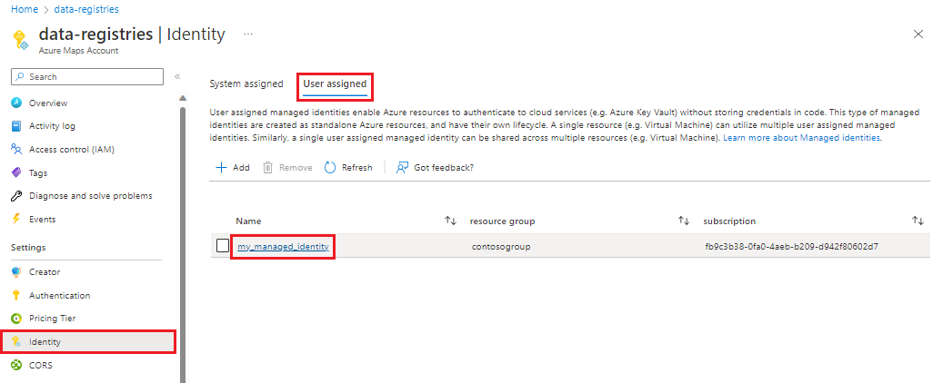 Captura de pantalla que muestra la página de identidad en la cuenta de Azure Maps con la nueva identidad seleccionada en la pestaña asignada por el usuario.
